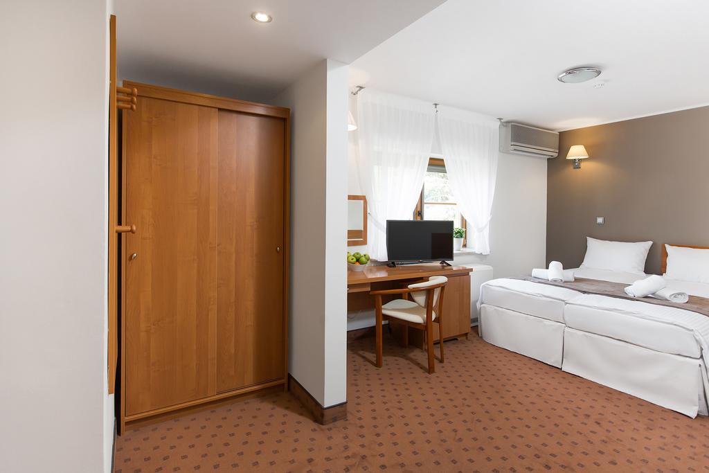 Hotel Debowa Gora Active & Spa Łąck Exteriör bild
