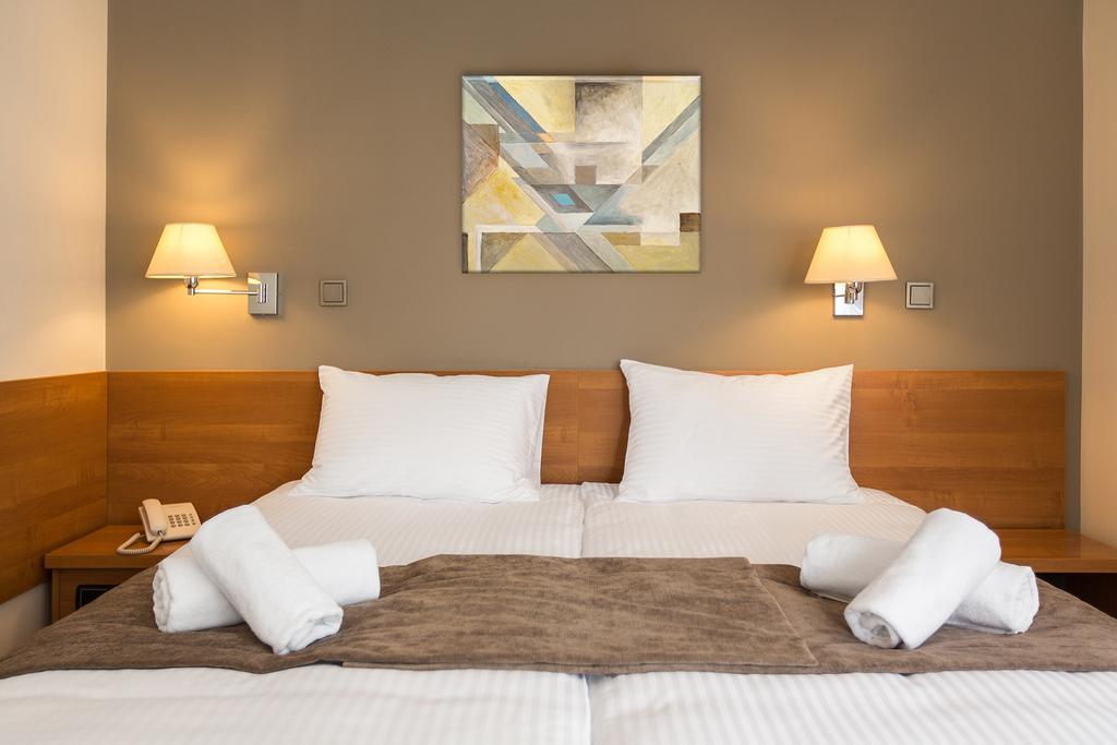 Hotel Debowa Gora Active & Spa Łąck Exteriör bild
