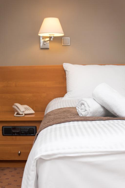 Hotel Debowa Gora Active & Spa Łąck Exteriör bild