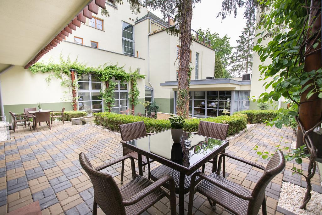 Hotel Debowa Gora Active & Spa Łąck Exteriör bild