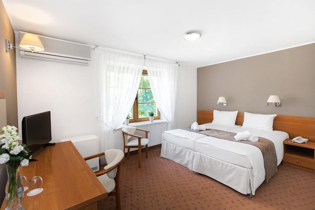 Hotel Debowa Gora Active & Spa Łąck Exteriör bild